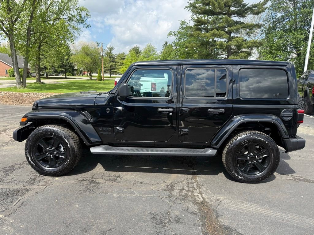 Used 2022 Jeep Wrangler Unlimited Sahara AWD/4WD image 6