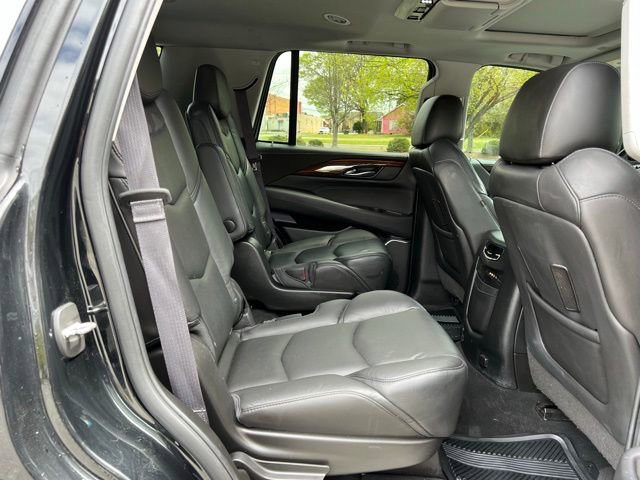 Used 2016 Cadillac Escalade Luxury AWD/4WD image 19