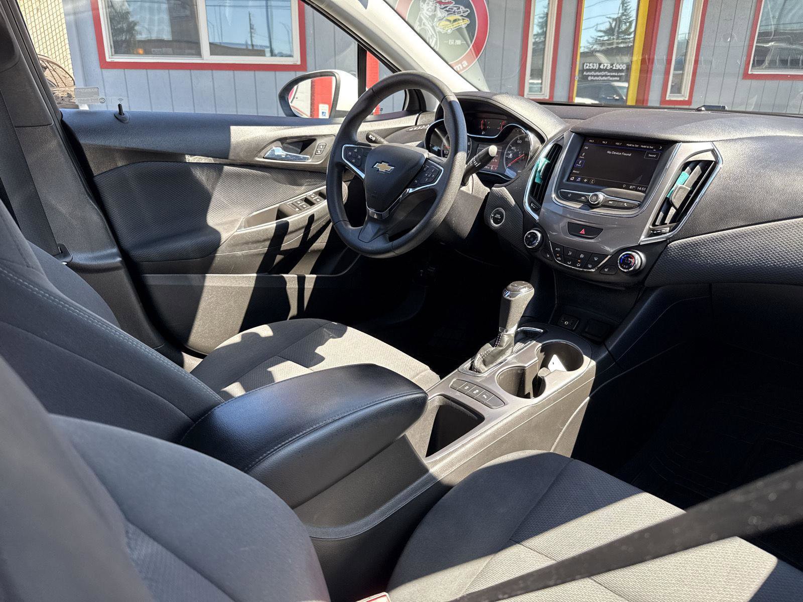 Used 2019 Chevrolet Cruze LT w/ Convenience Package image 20