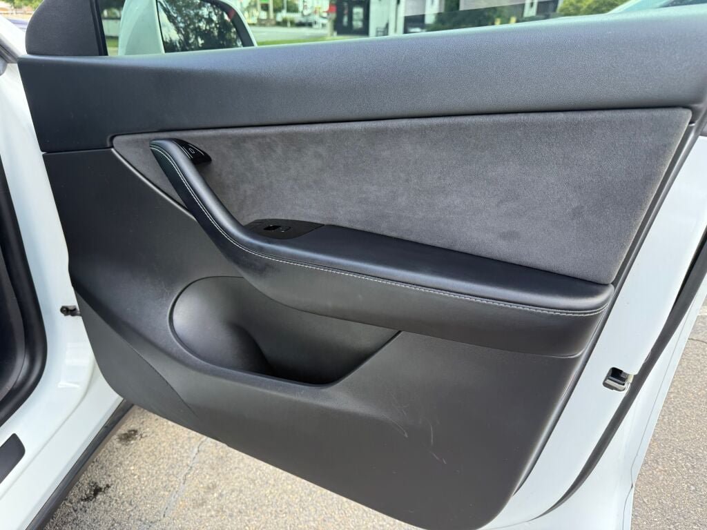 Used 2020 Tesla Model Y Long Range AWD/4WD image 24