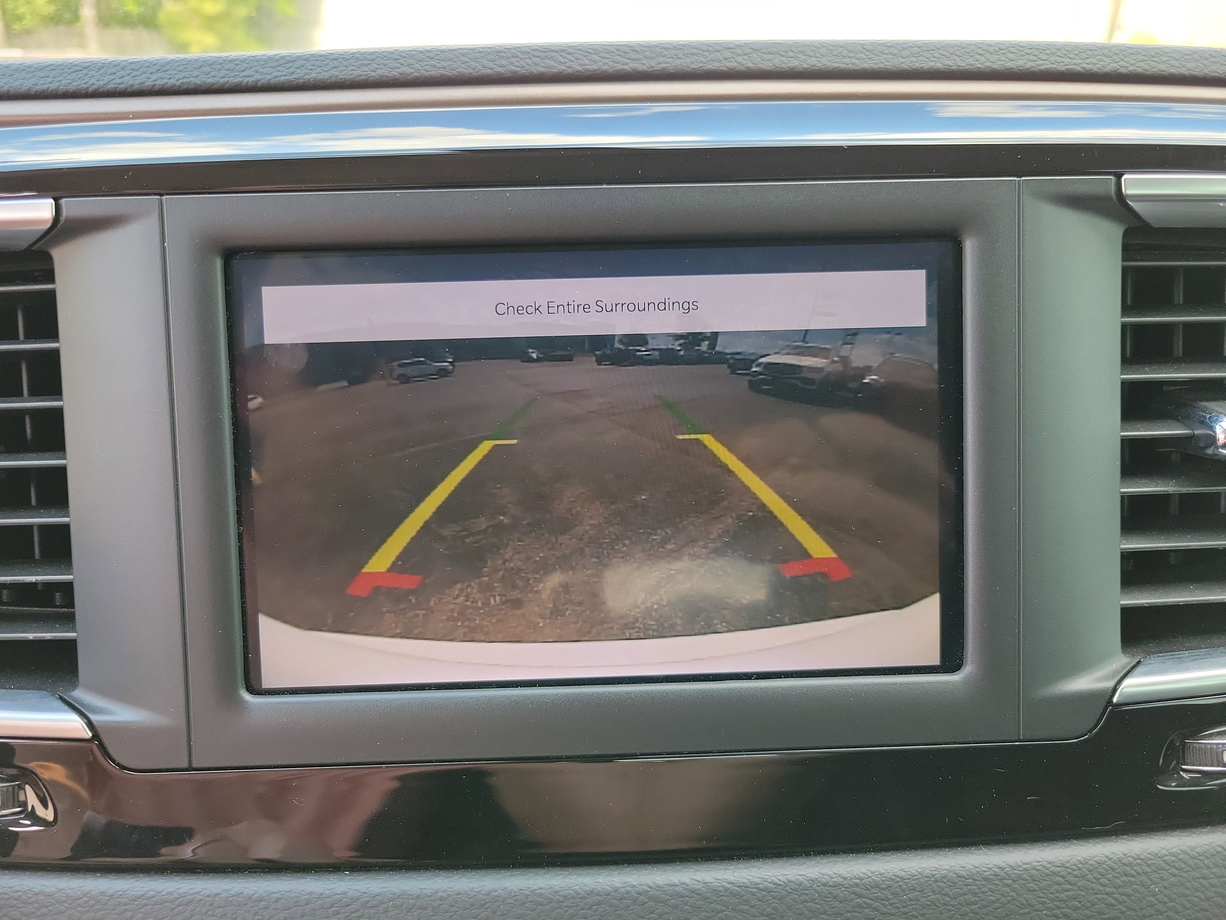 Used 2022 Chrysler Voyager LX image 13