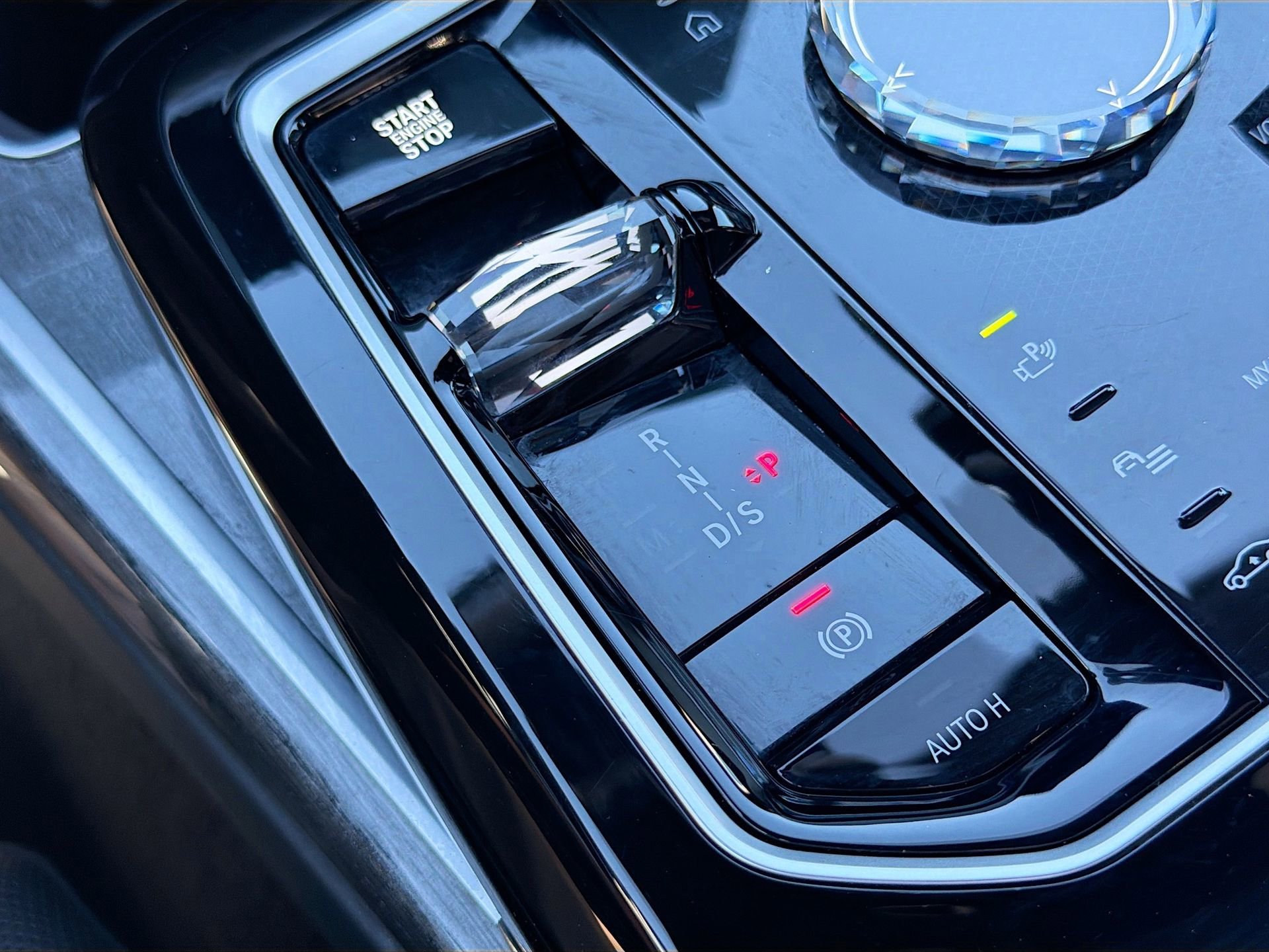 Certified 2025 BMW 740i image 30