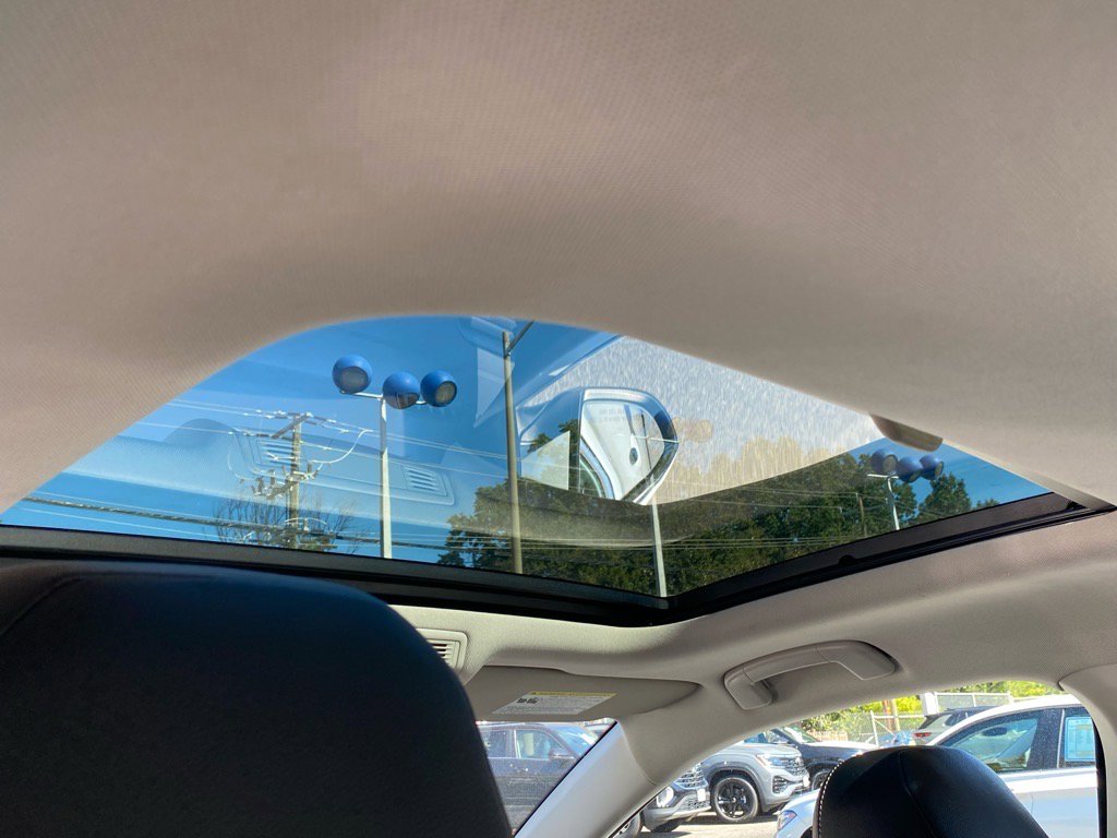 Used 2022 Volkswagen Jetta SE image 19