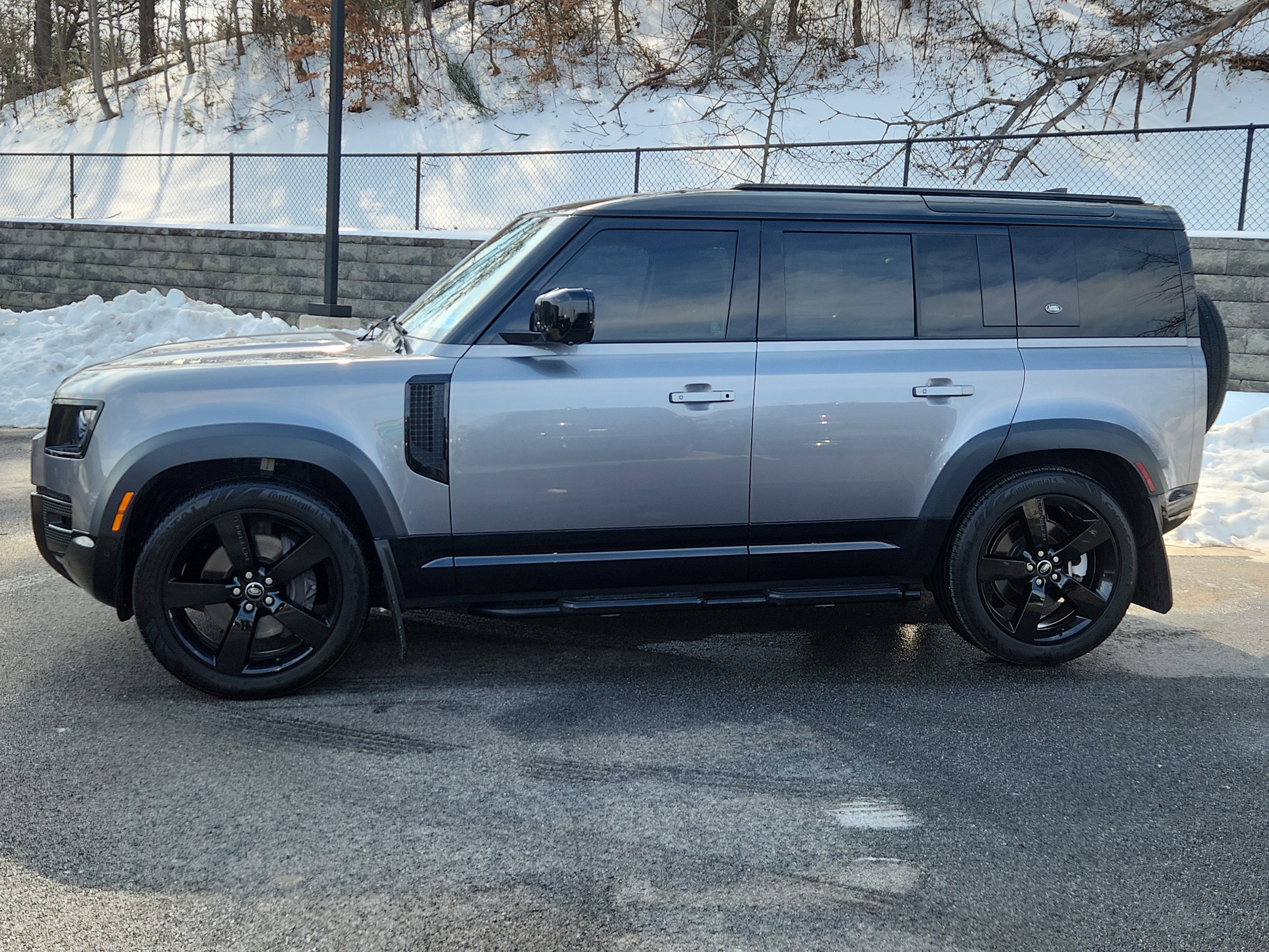 Used 2023 Land Rover Defender 110 X-Dynamic SE image 6