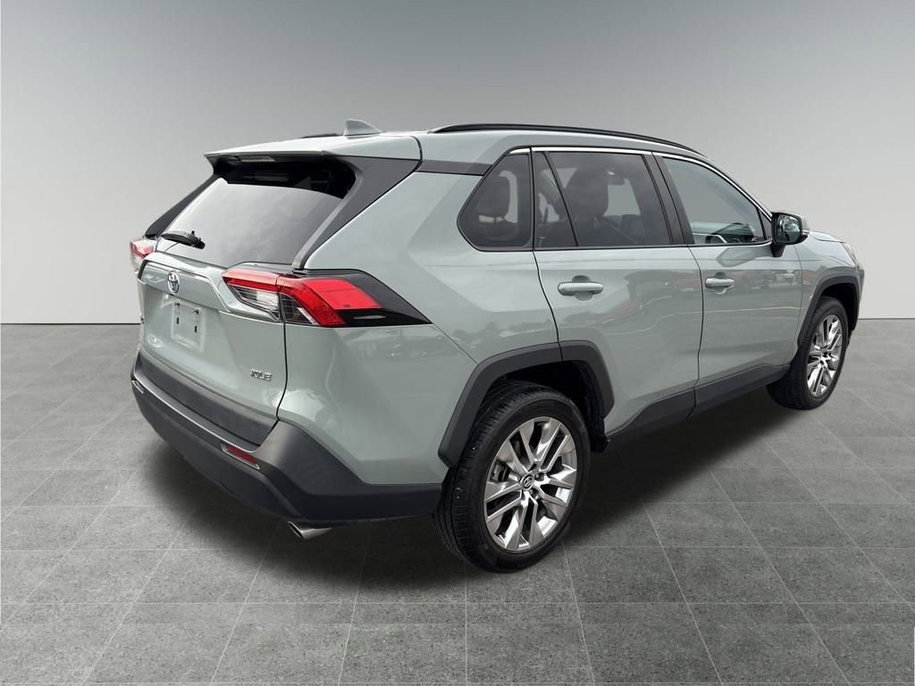 Used 2020 Toyota RAV4 XLE Premium image 5