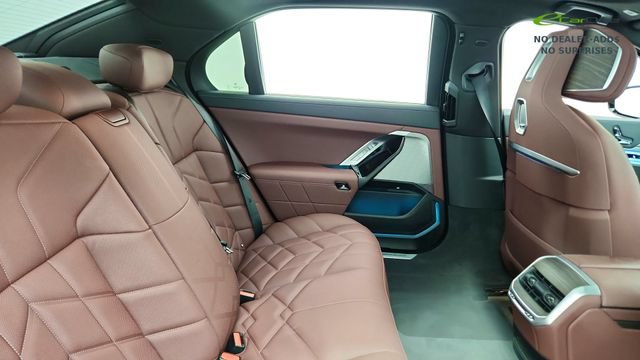 Used 2023 BMW 760i xDrive AWD/4WD image 24