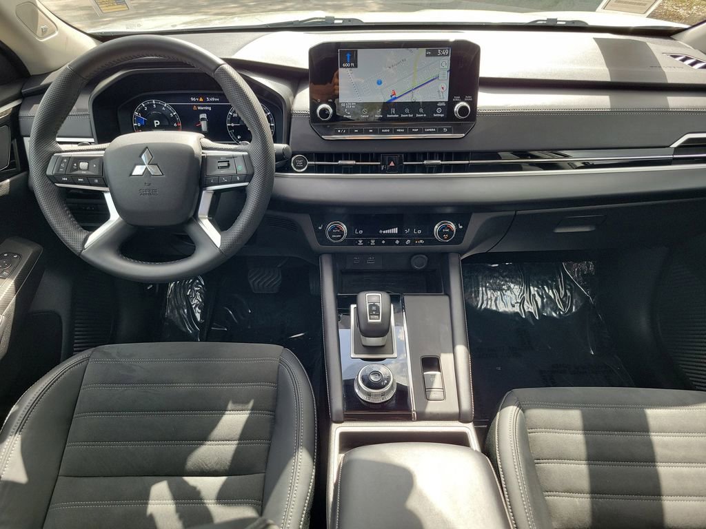 Used 2023 Mitsubishi Outlander SE image 18