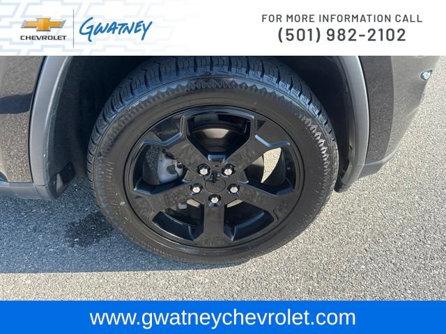 Used 2019 Jeep Grand Cherokee Laredo AWD/4WD image 12