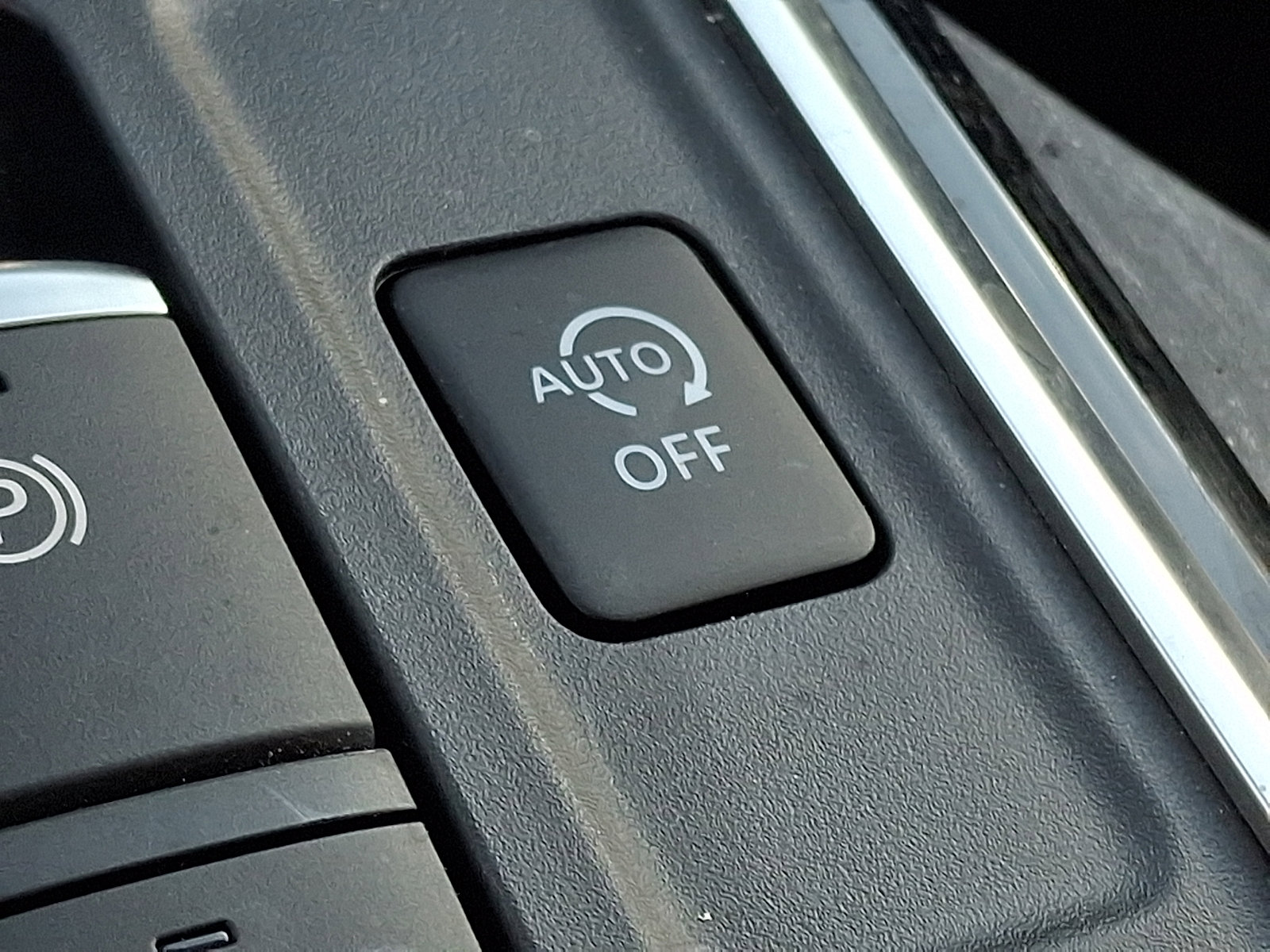 Certified 2024 Nissan Pathfinder SV w/ SV Premium Package image 27