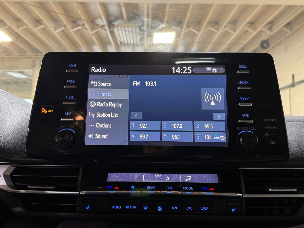 Used 2021 Toyota Sienna XLE w/ XLE Plus Package AWD/4WD image 17