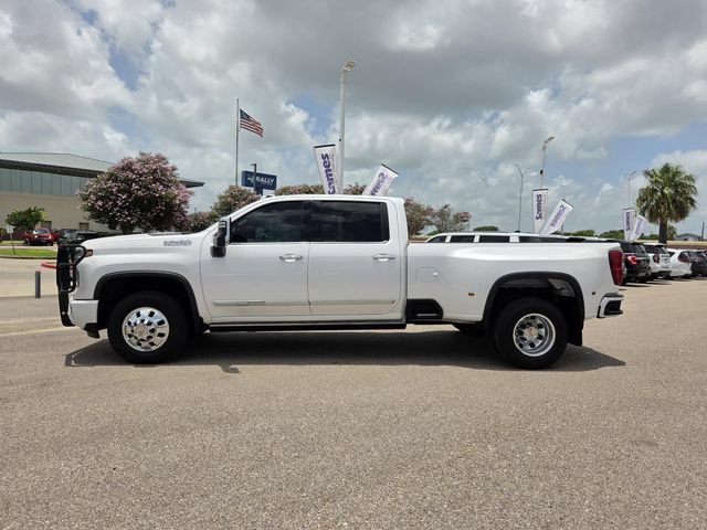 Used 2024 Chevrolet Silverado 3500 High Country w/ Technology Package AWD/4WD image 2