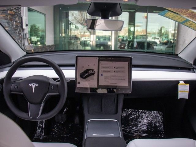 Used 2025 Tesla Model Y Long Range image 14
