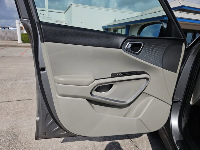 Used 2023 Kia Soul LX FWD image 15