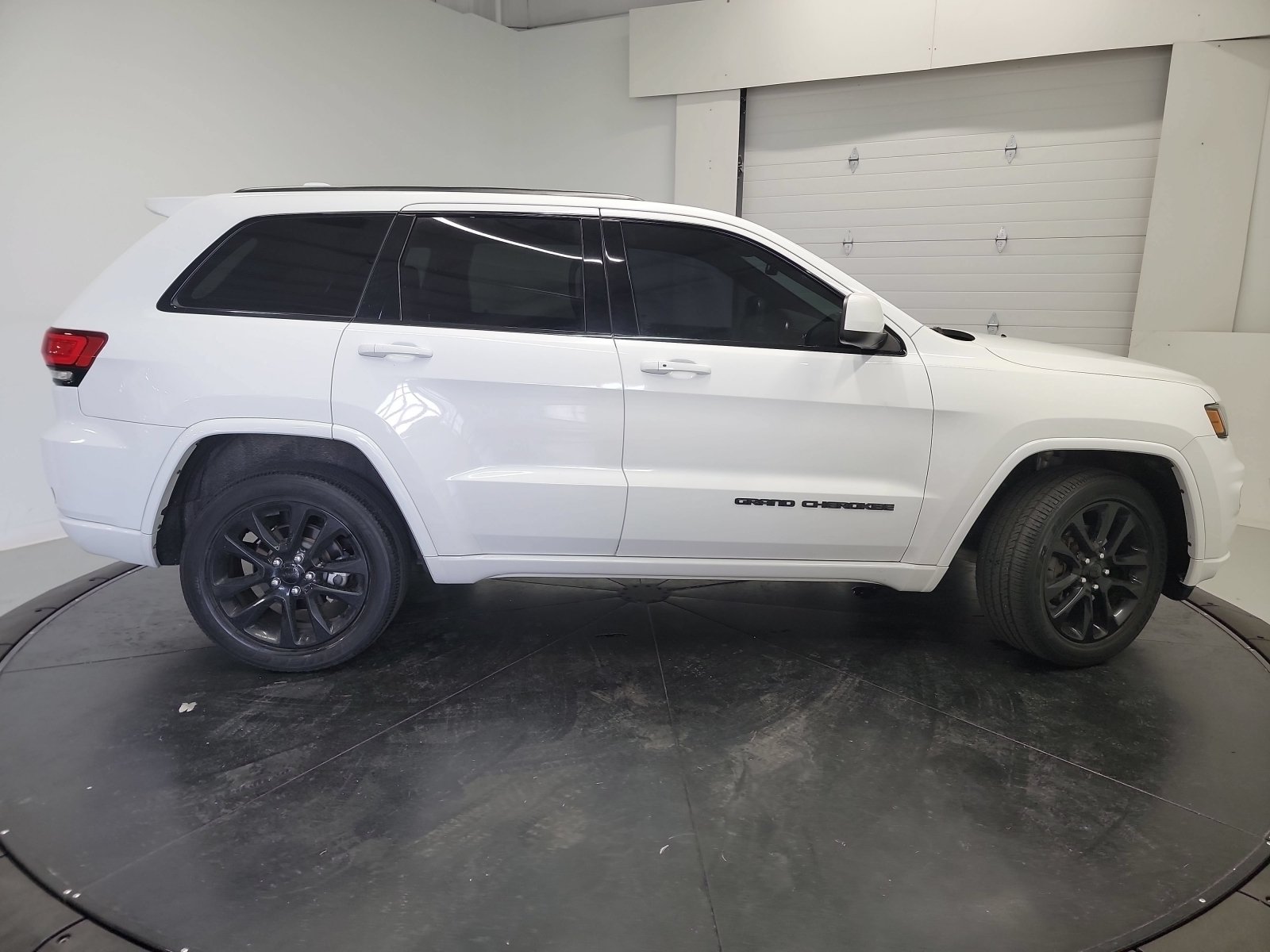 Used 2020 Jeep Grand Cherokee Altitude AWD/4WD image 11