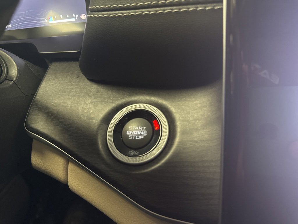 Used 2022 Jeep Grand Cherokee Limited w/ Luxury Tech Group II image 16