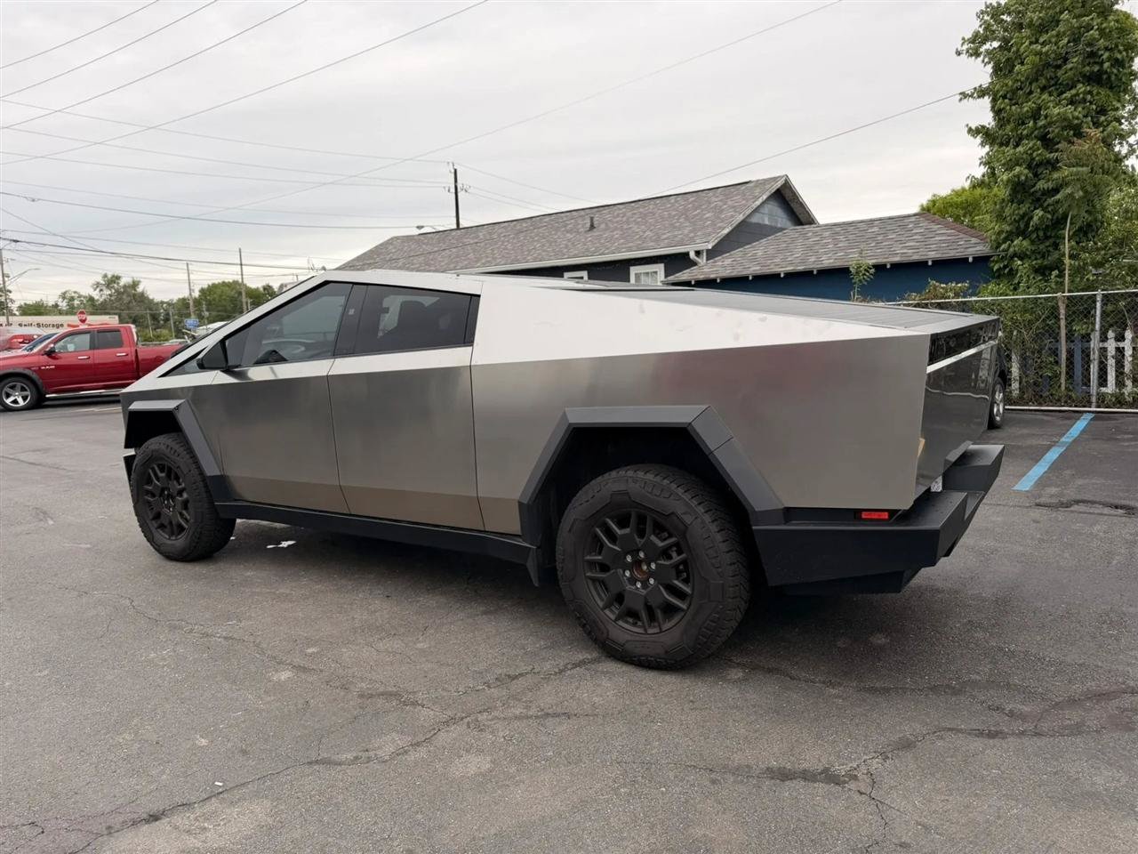 Used 2024 Tesla Cybertruck AWD Crew Cab image 19