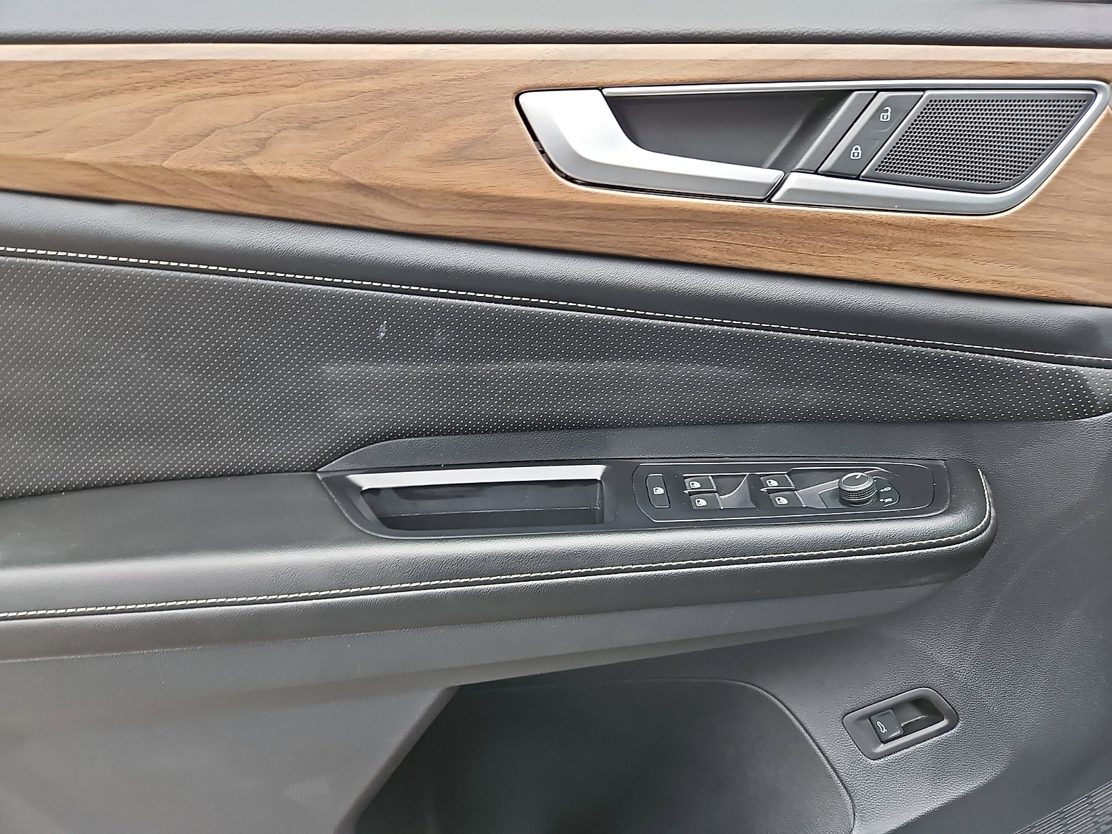 Used 2024 Volkswagen Atlas SE image 12