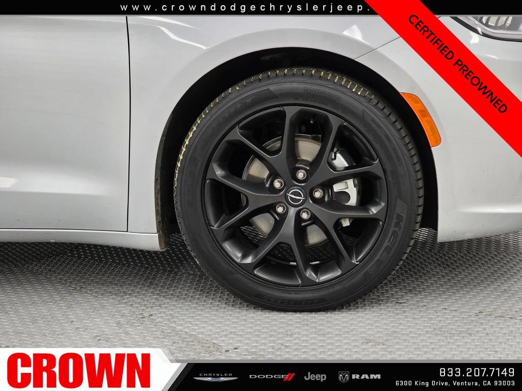 Used 2026 Chrysler Pacifica Limited w/ S Appearance Package FWD image 9