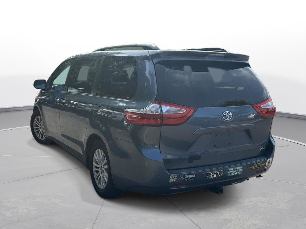 Used 2015 Toyota Sienna XLE Premium FWD image 8