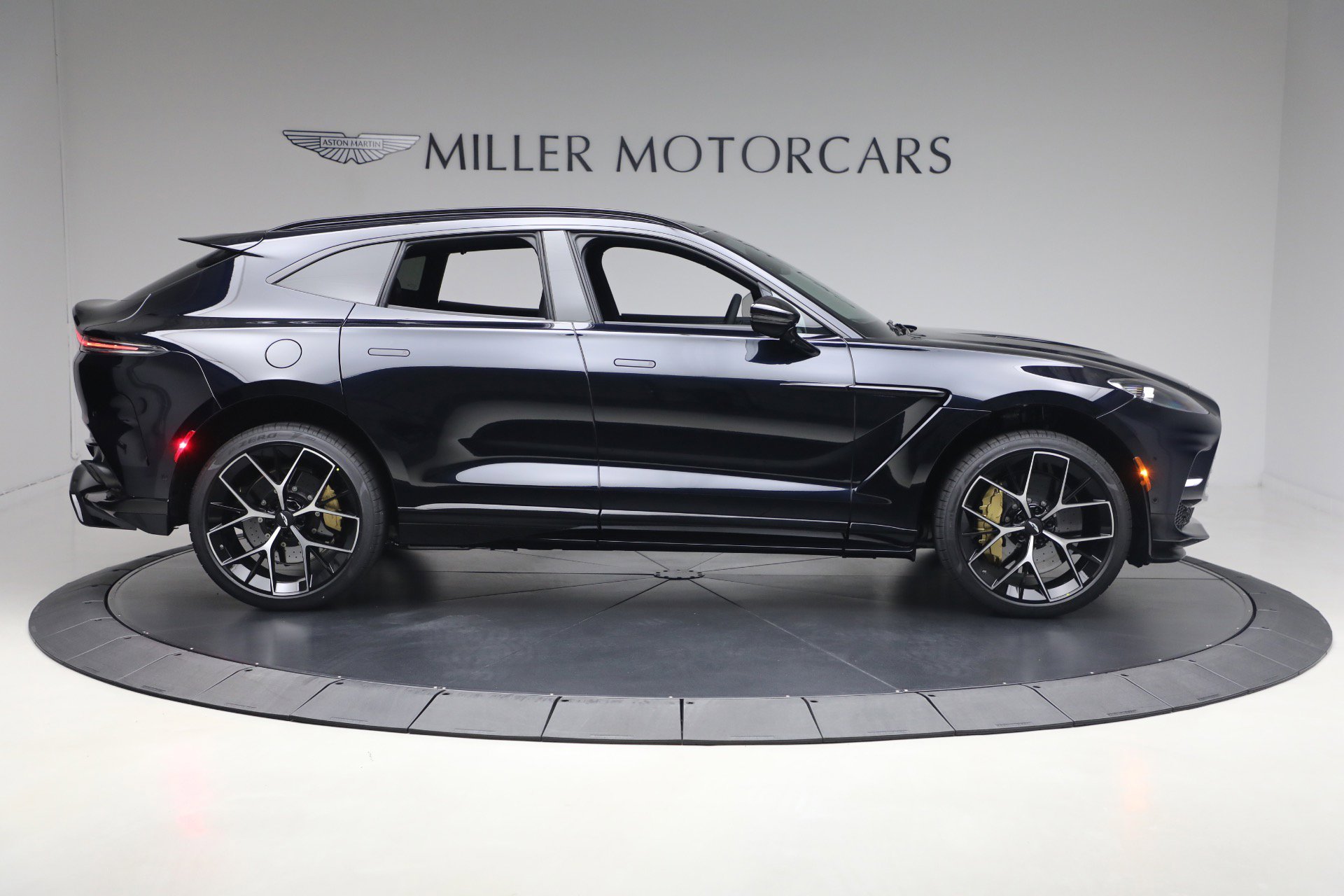 New 2026 Aston Martin DBX 707 image 8