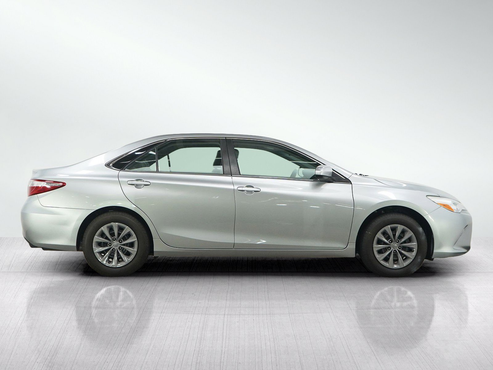 Used 2016 Toyota Camry LE FWD image 6
