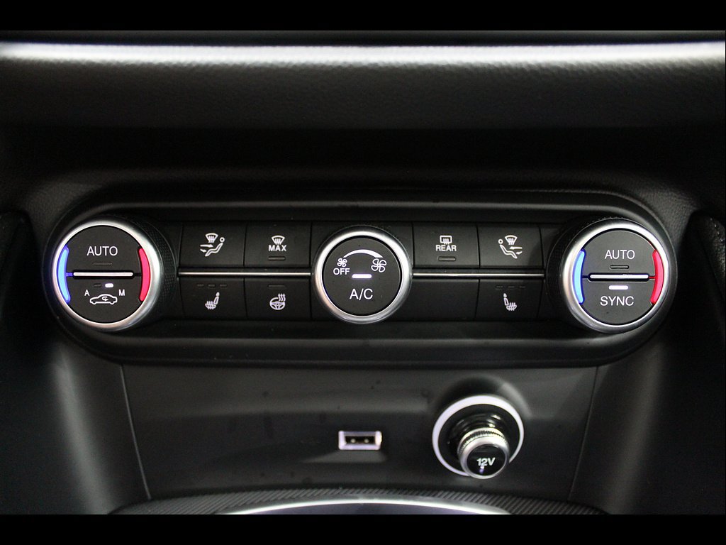 Used 2022 Alfa Romeo Stelvio Veloce AWD/4WD image 30