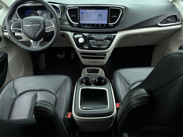 Used 2024 Chrysler Pacifica Touring-L image 20