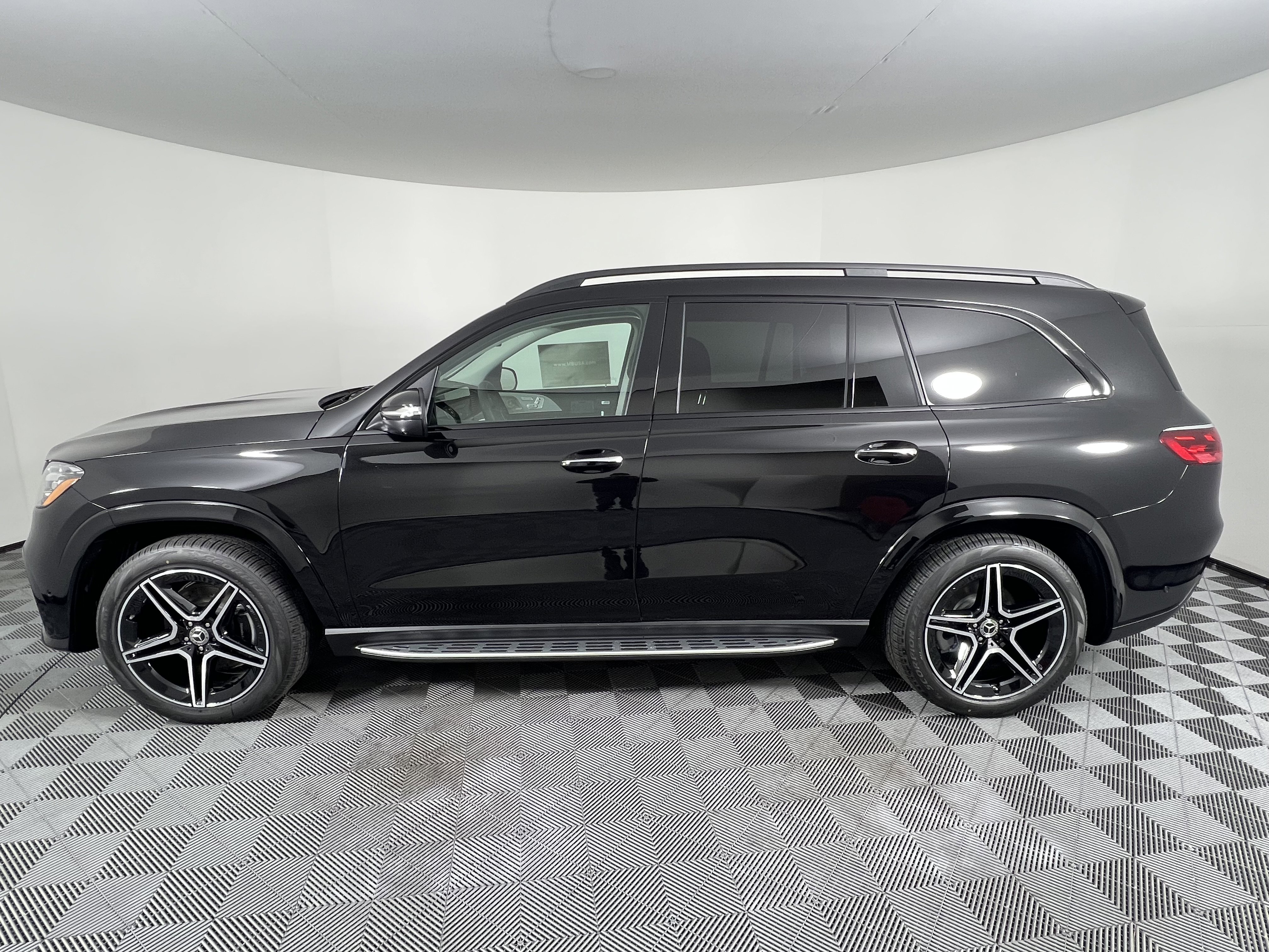 New 2026 Mercedes-Benz GLS 450 4MATIC image 9