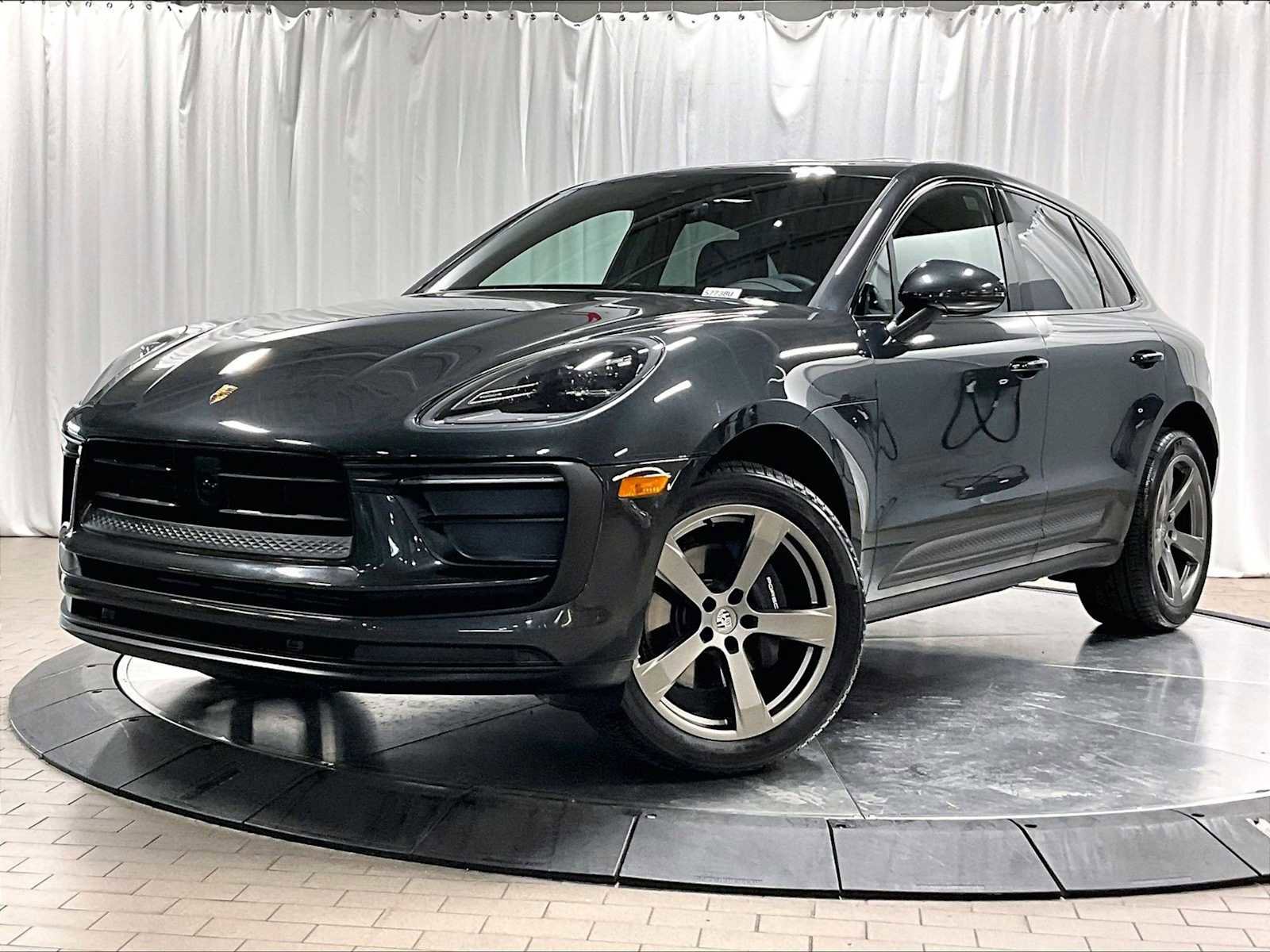 Used 2025 Porsche Macan image 1