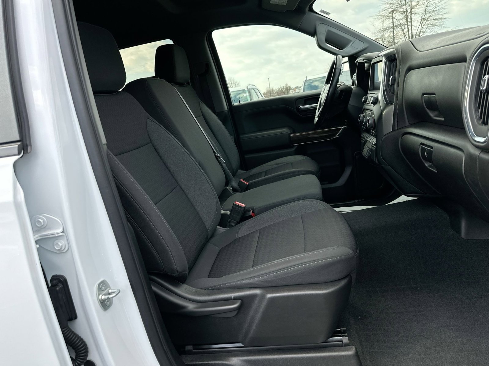 Used 2022 Chevrolet Silverado 1500 LT image 32