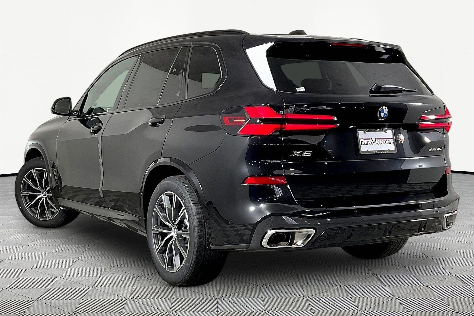 New 2026 BMW X5 xDrive40i w/ M Sport Package AWD/4WD image 3