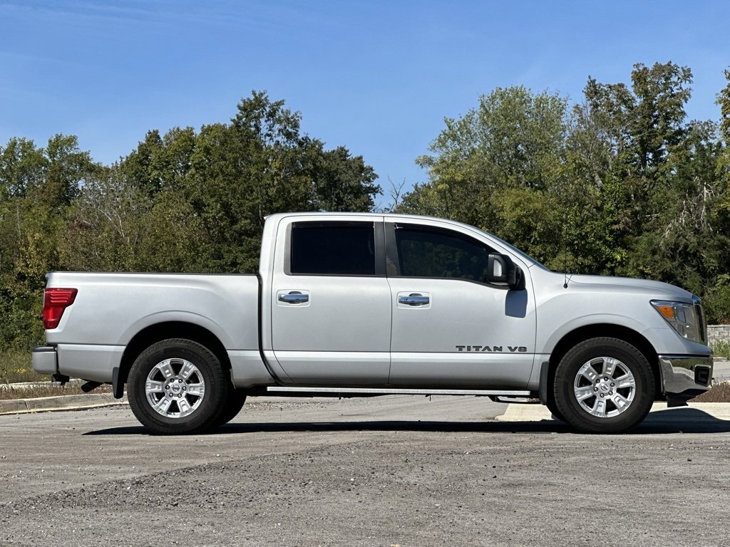 Used 2018 Nissan Titan SV w/ SV Convenience Package image 3