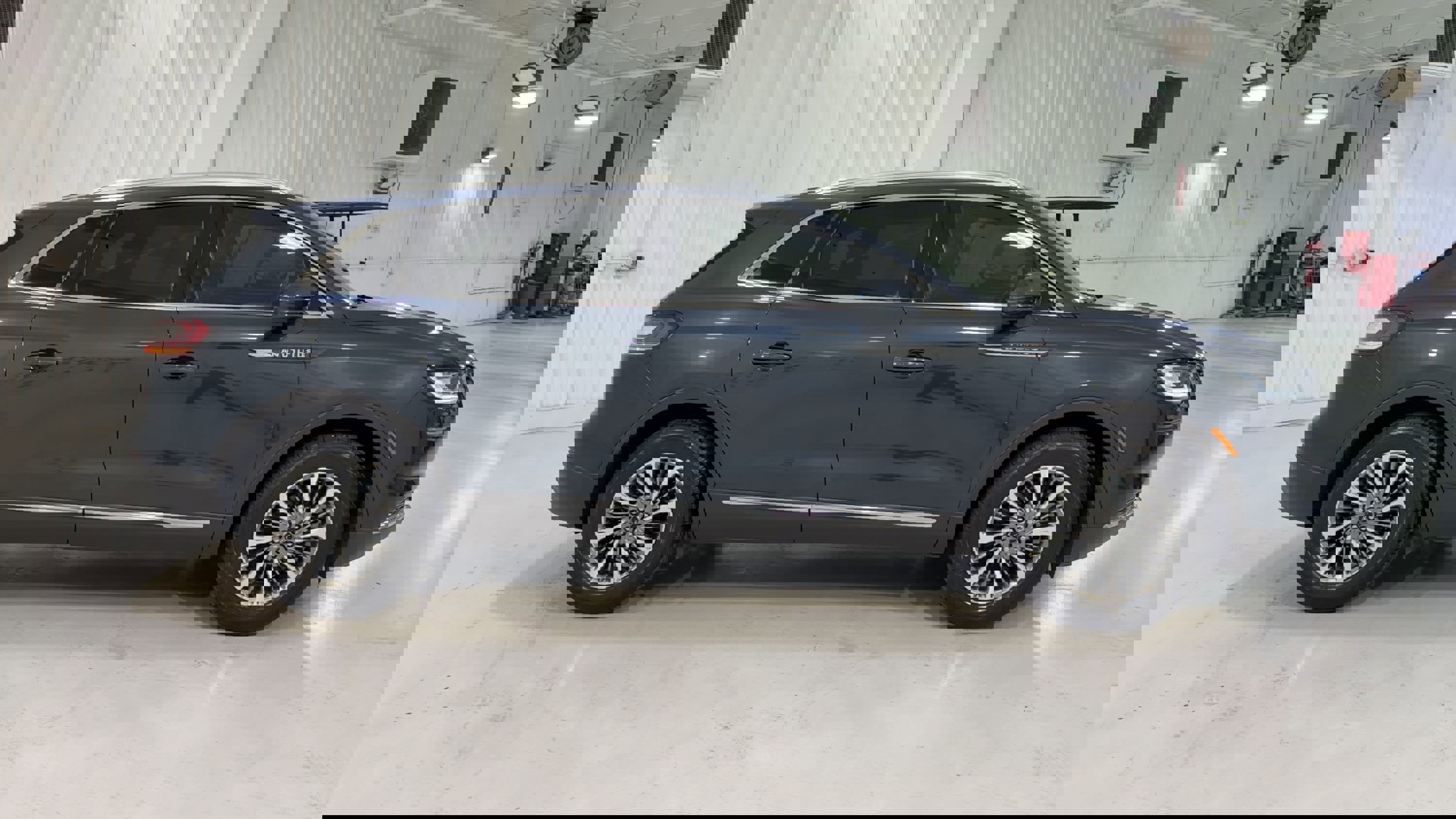 Used 2021 Lincoln Nautilus FWD w/ Equipment Group 101A image 2