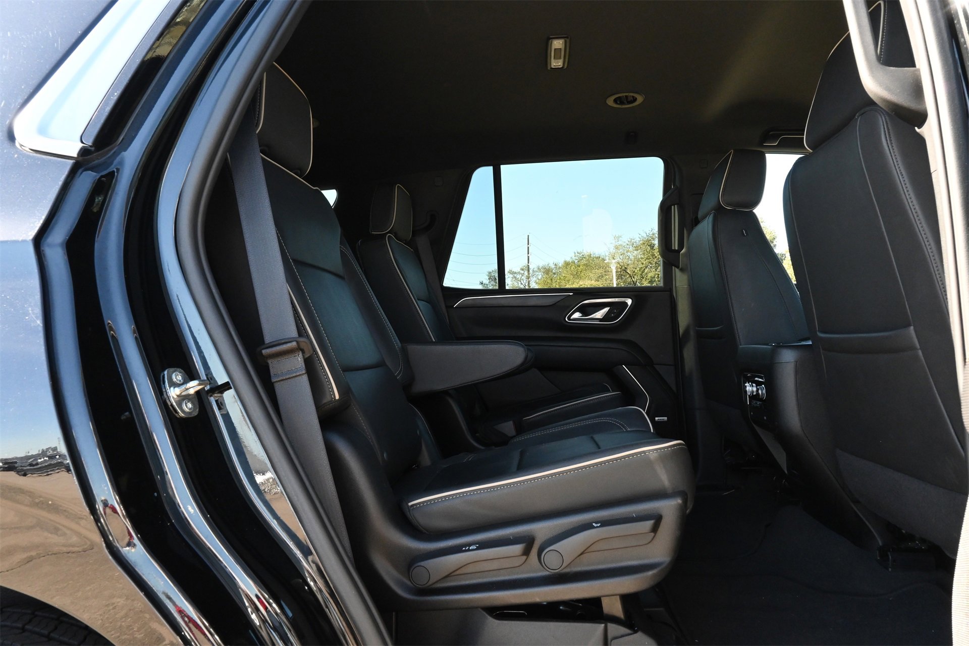 Used 2024 GMC Yukon SLT image 24