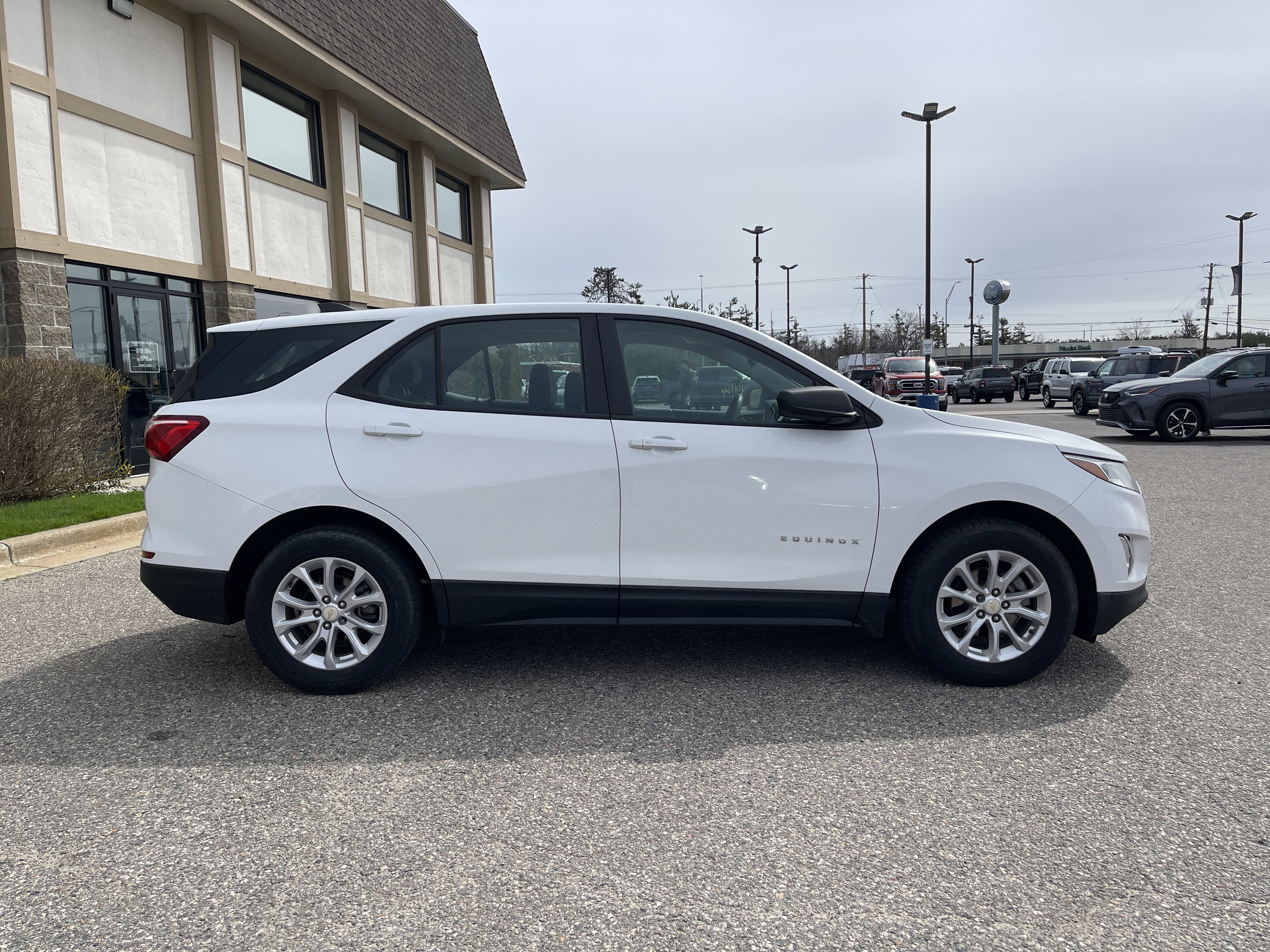 Used 2020 Chevrolet Equinox LS w/ LPO, Floor Liner Package FWD image 3