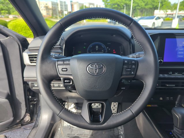 Used 2025 Toyota Camry SE FWD image 11