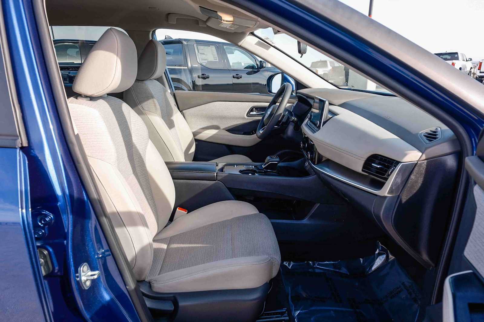Used 2023 Nissan Rogue SV FWD image 18