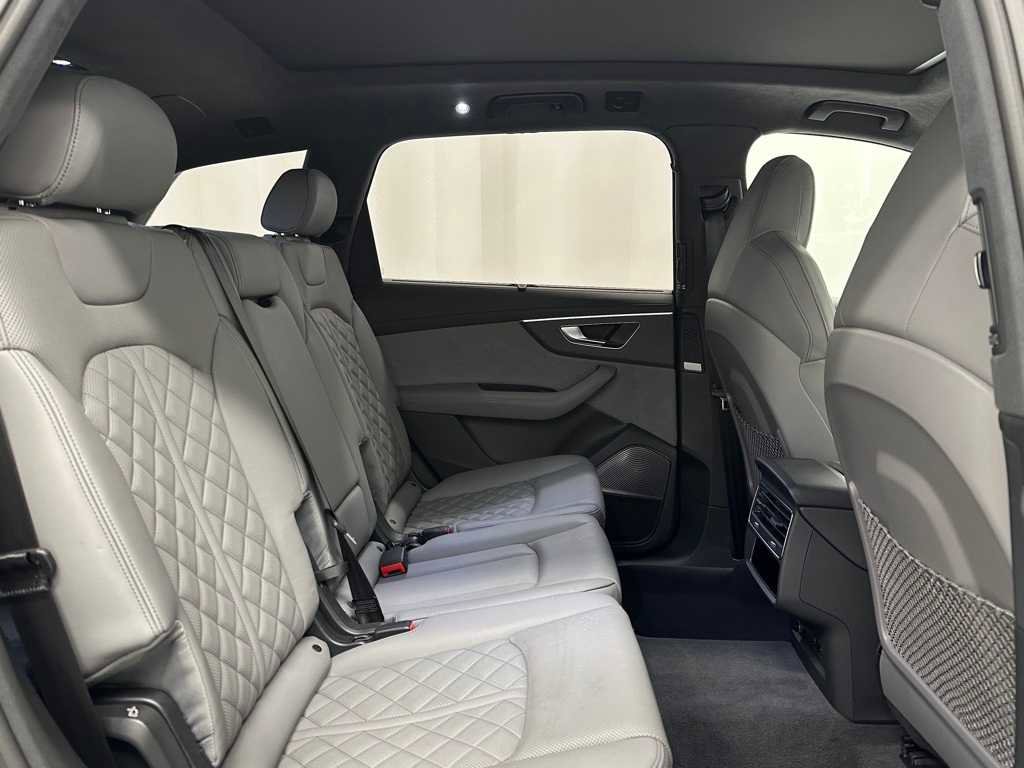 Used 2025 Audi SQ7 Prestige w/ Prestige Package image 22