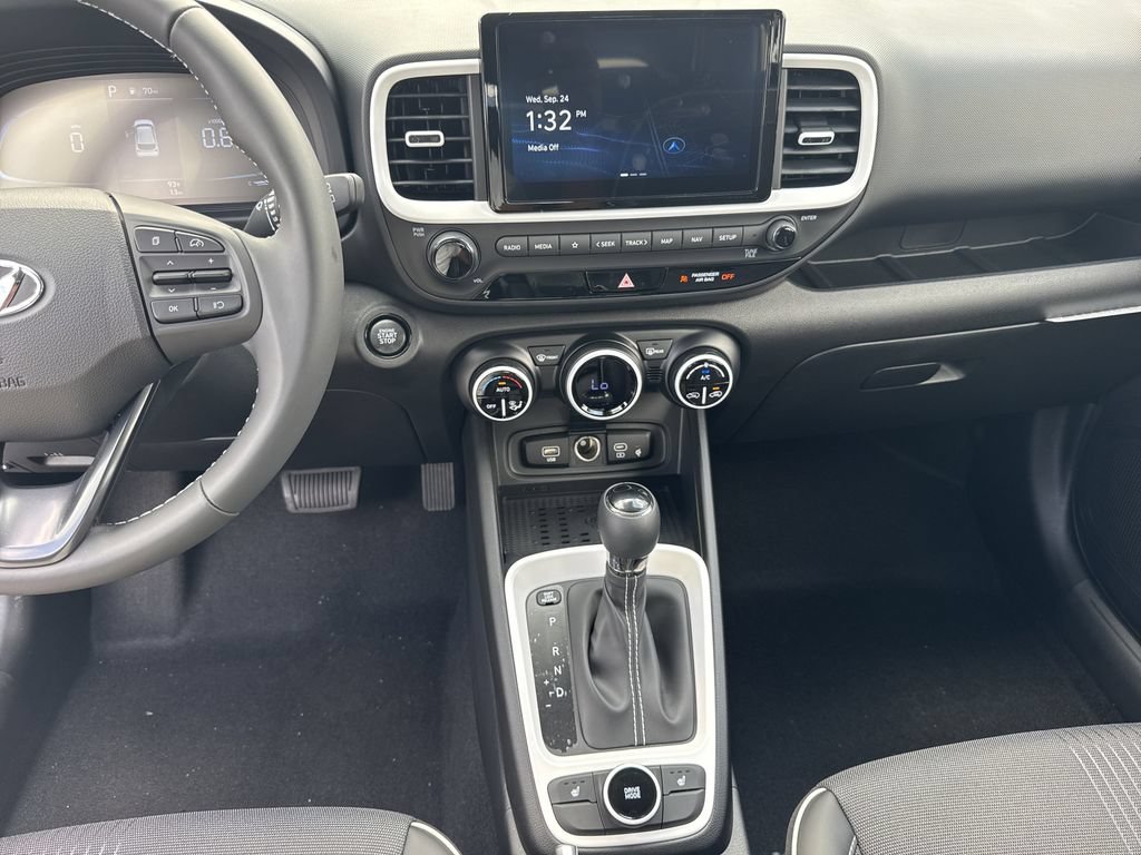 New 2025 Hyundai Venue Limited FWD image 27