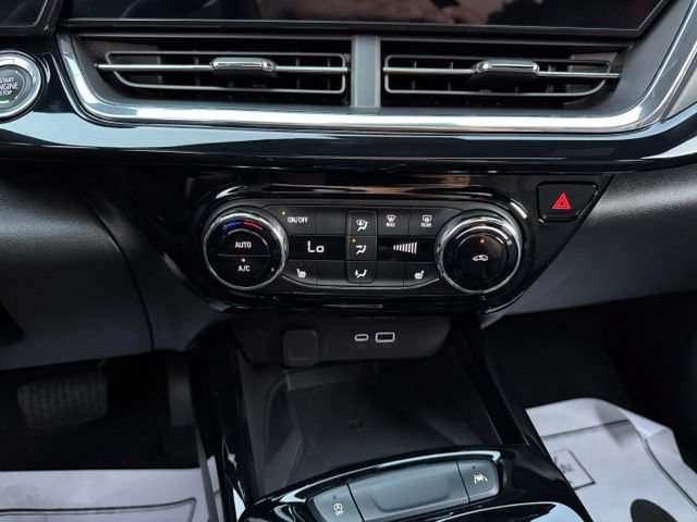 Used 2025 Chevrolet Trax RS w/ Sunroof Package FWD image 21