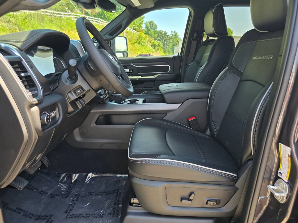 New 2026 RAM 3500 Laramie w/ Sport Appearance Package AWD/4WD image 4