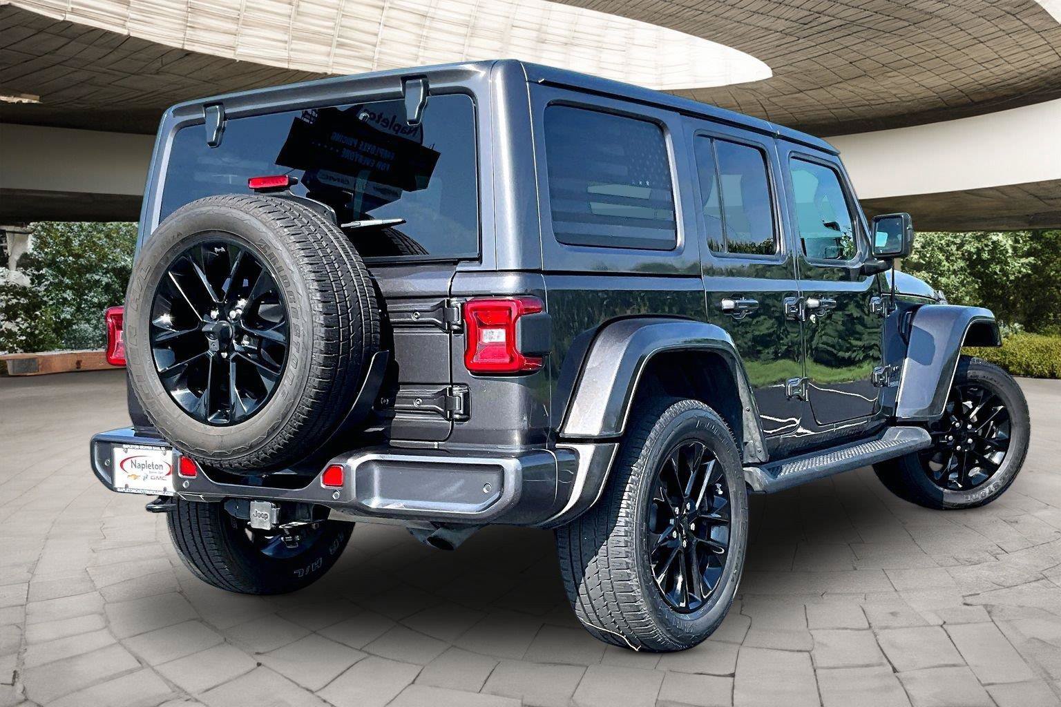 Used 2021 Jeep Wrangler Unlimited Sahara AWD/4WD image 21