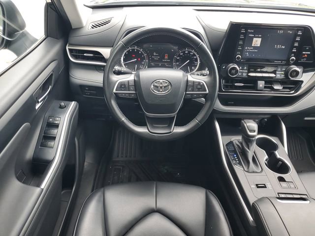Used 2022 Toyota Highlander XLE FWD image 29