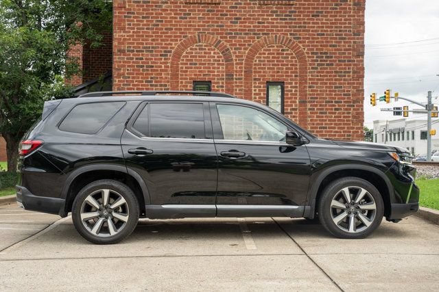 Used 2024 Honda Pilot Touring image 4