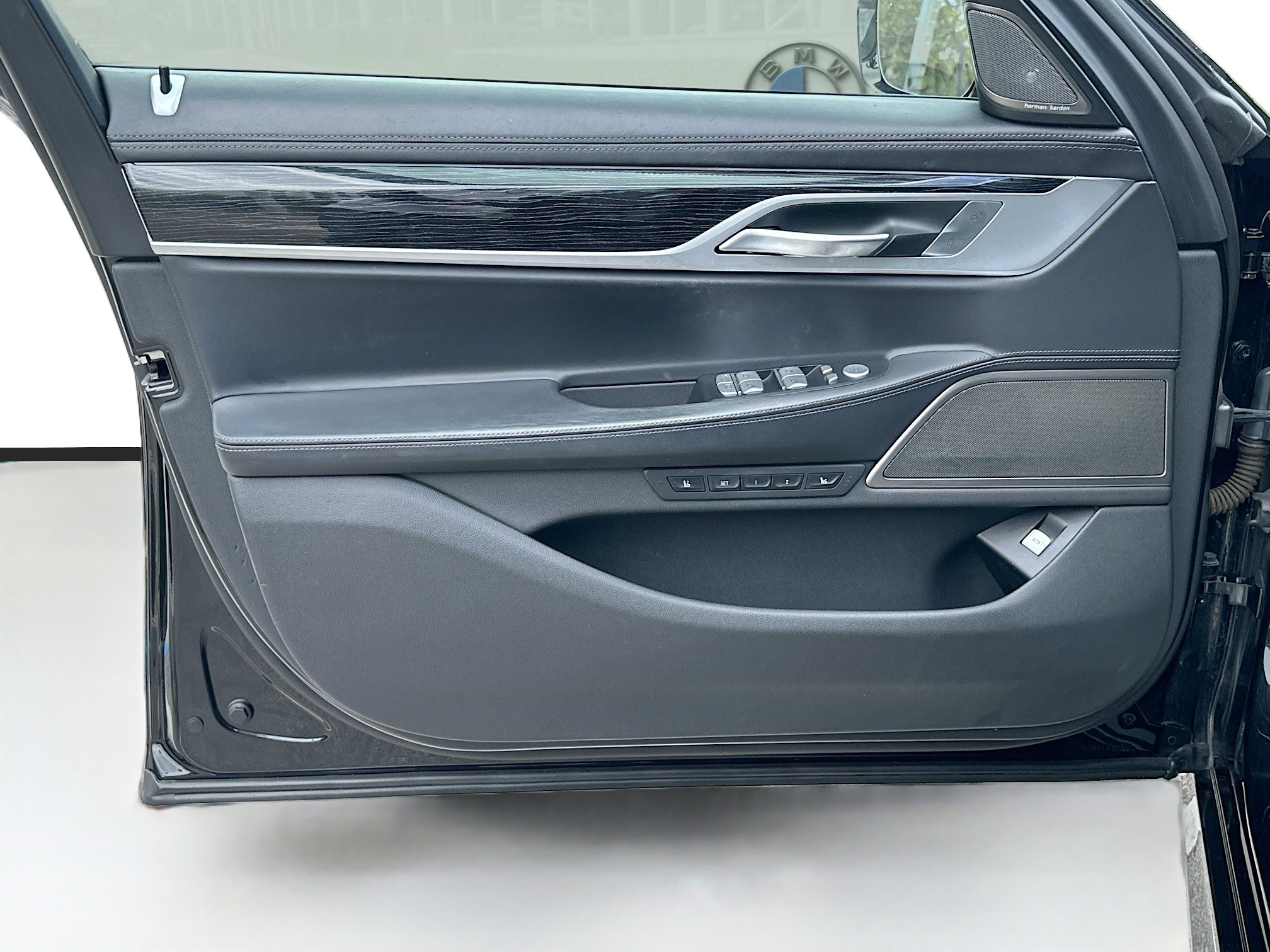 Used 2020 BMW 750i xDrive w/ Executive Package AWD/4WD image 21