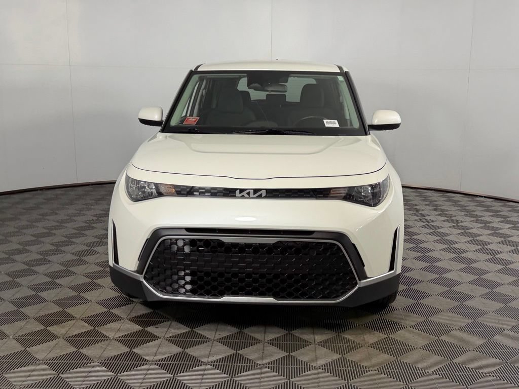 Used 2025 Kia Soul LX FWD image 12