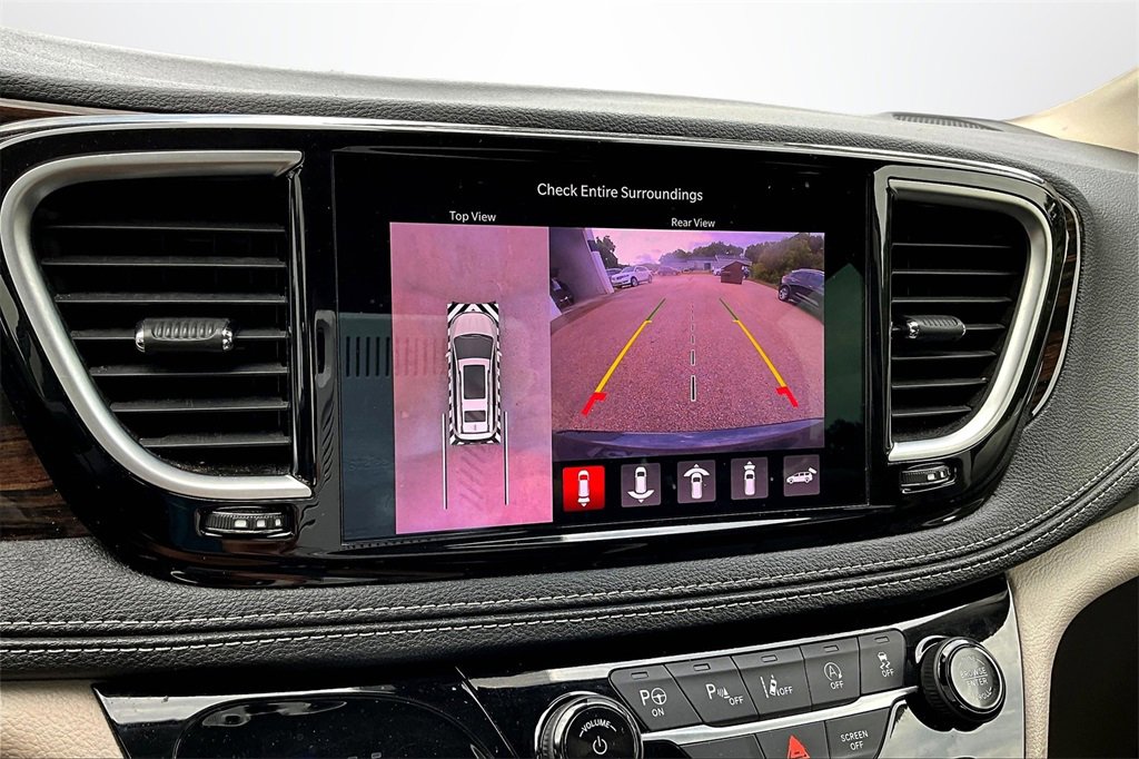 Used 2022 Chrysler Pacifica Limited image 14