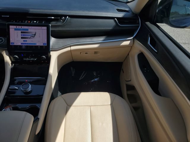 Certified 2021 Jeep Grand Cherokee L Limited w/ Luxury Tech Group II AWD/4WD image 22