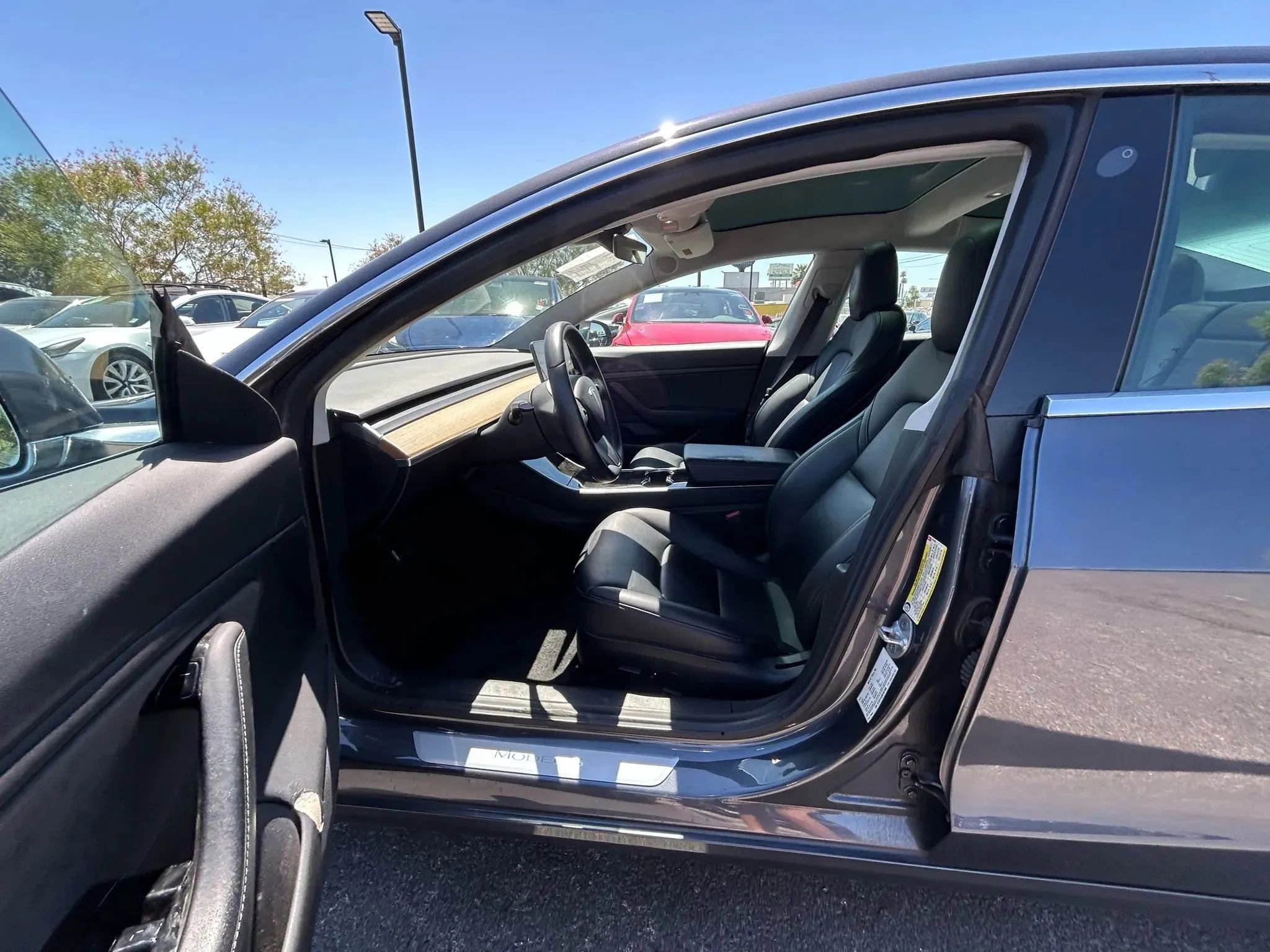 Used 2019 Tesla Model 3 Standard Range image 9