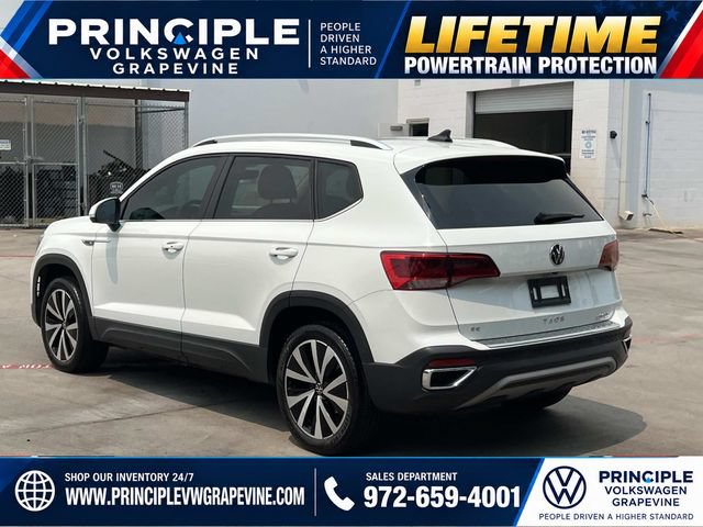 Used 2023 Volkswagen Taos SE w/ Panoramic Sunroof Package FWD image 8